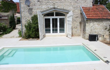 G&icirc;te n&deg;10G99 Landreville - Aube - piscine et terrasse - accessibles de juin &agrave; septembre