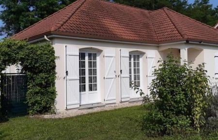 City Break n&deg;10G594 Rosi&egrave;res-pr&egrave;s-Troyes - Aube - Jardin non clos &agrave; l'avant de la maison