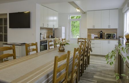 G&icirc;te n&deg;10G466 Trouans - Aube - Salle &agrave; manger sur cuisine ouverte